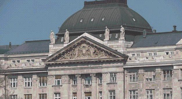 Gyanúsan sok ingatlan landolt kormányközeli érdekeltségeknél
