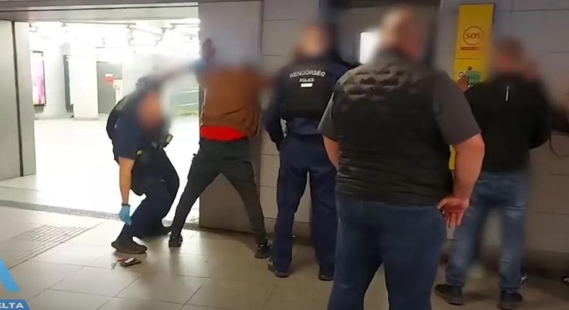 Három embert állítottak falhoz a rendőrök a forgalmas budapesti aluljáróban – videóval
