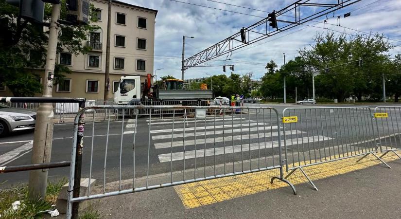 Biztos, hogy nem éri meg: komoly büntetéssel és veszéllyel jár átmenni ezen a debreceni zebrán – videóval