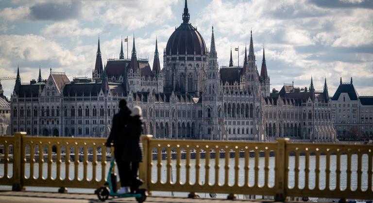 Új stratégiát jelentettek be a kormányzati portál üzemeltetői, szakítanának az eddigi gyakorlattal