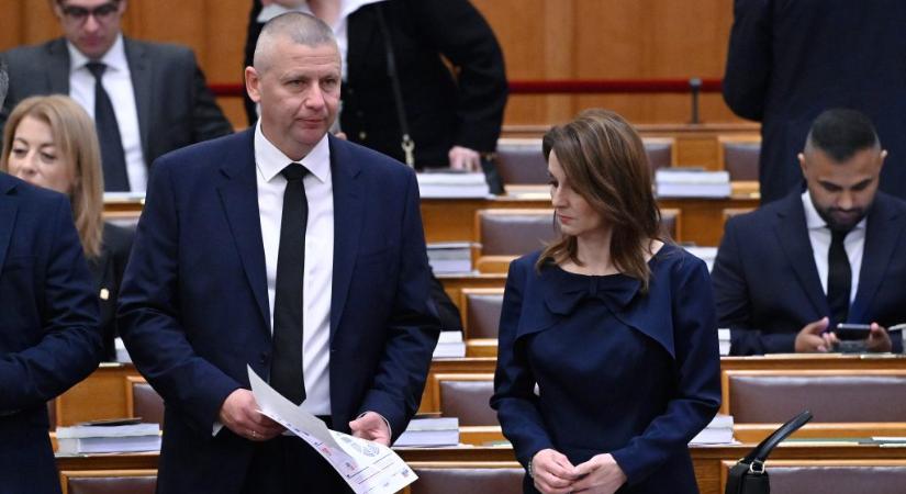 Ruszin-Szendi Romulusz: Nem küldünk katonát az orosz-ukrán háborúba, és nem állítjuk vissza a sorkatonaságot