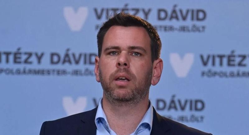 Vitézy Dávid a 2-es villamossal hasított a Parlamentbe