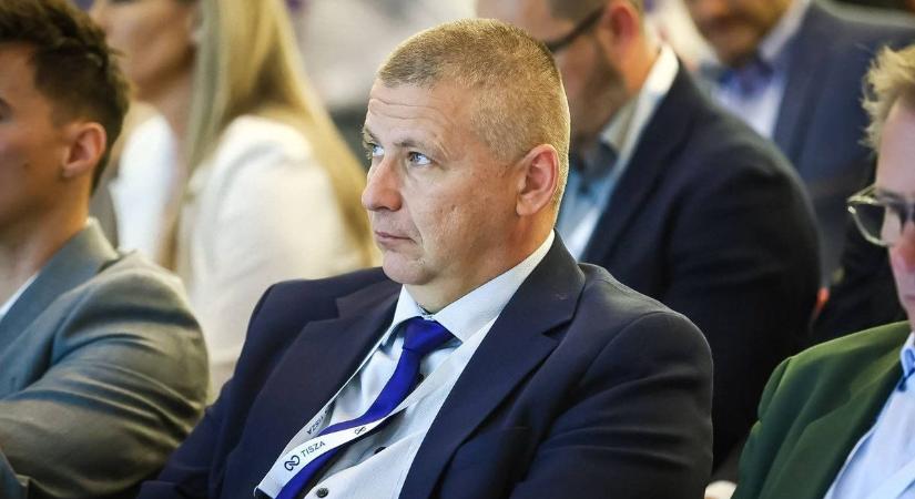 Ruszin-Szendi a honvédelmi bizottság előtt: Vissza kell építeni a katonák megbecsülését