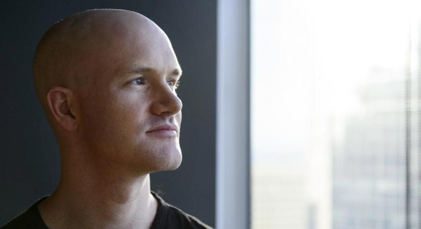 A Coinbase igazgatója jó ütemben adta el a részvényeit, mielőtt a cég veszteségbe fordult
