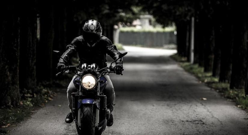 Centiken múlt a motoros élete, vérfagyasztó jelenet játszódott le