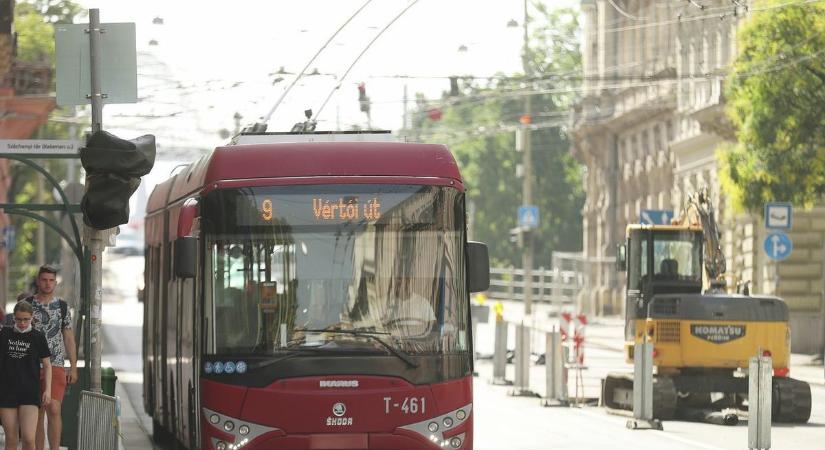 Baleset nehezíti a troliközlekedést Szegeden