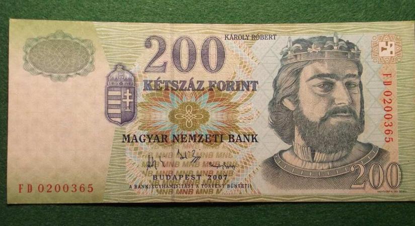 Neked van ilyen otthon? 180 ezerért árulják a régi papír 200-ast!
