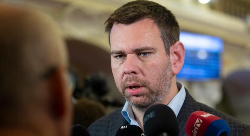 Bemutatta első államtitkárát Vitézy Dávid, leendő közlekedési miniszter