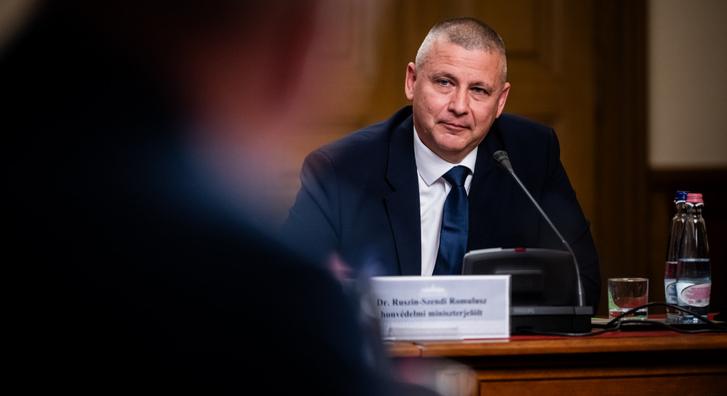 Ruszin-Szendi Romulusz is bizalmat kapott