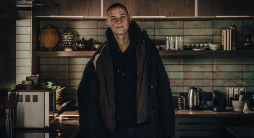 Nagyjátékfilmmel rukkolt elő A besúgó rendezője, Pogány Induló alakítja a címszerepet