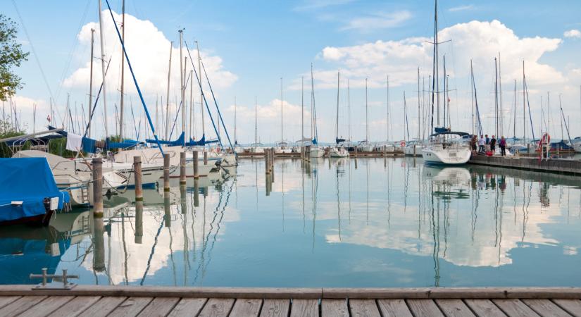 Súlyos figyelmeztetést adtak ki a hazai kutatók: komoly baj van, csendesen pusztítják a Balaton