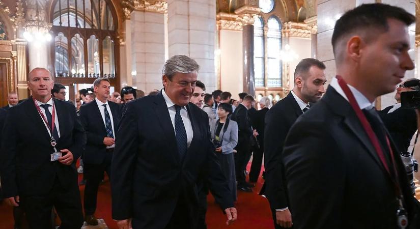 A gazdasági miniszter csak mosolygott a 480 forintos fix üzemanyagár hallatán