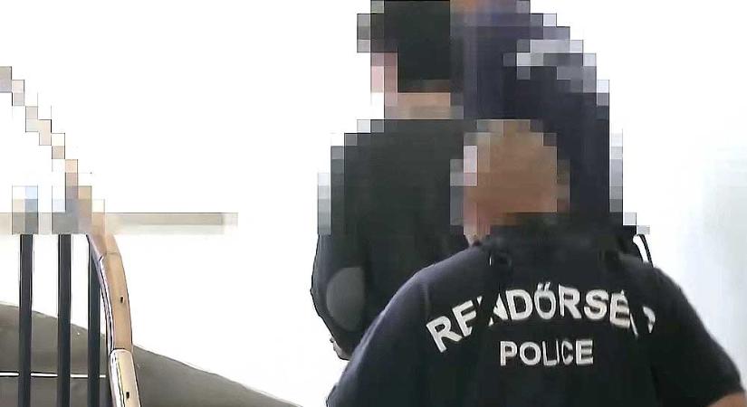 Tévénézés közben akarta megölni apját a fóti férfi, majd azt kérte a mentőktől, vigyék pszichiátriára az idős férfit