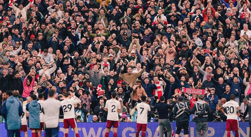 Gary Neville szerint már kezdhetik vésni a győztes nevét a PL-trófeára