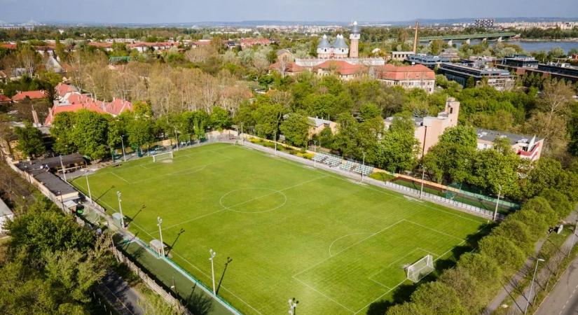 Hátsó füves Budapest: Sujtás utcai futballregény