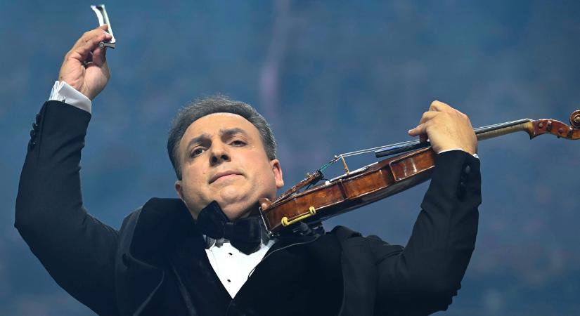 Mága Zoltán is megszólalt a Parlamentben zenélő sükösdi tamburás gyerekek előadásáról
