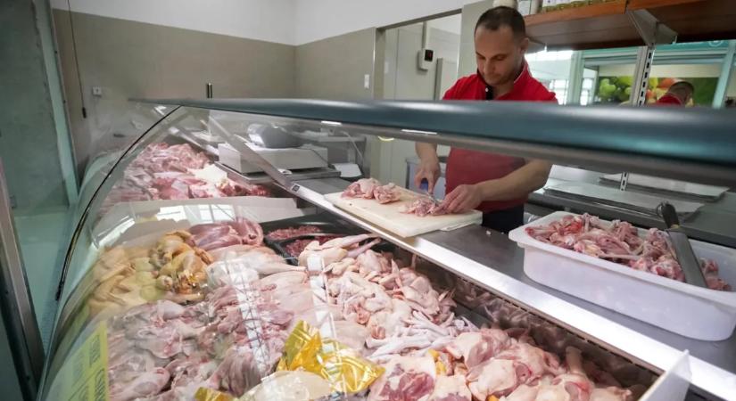 Rögtön a plafonra mászol: Megszólalt egy boltos – ezért örül a zsugorodó termékeknek