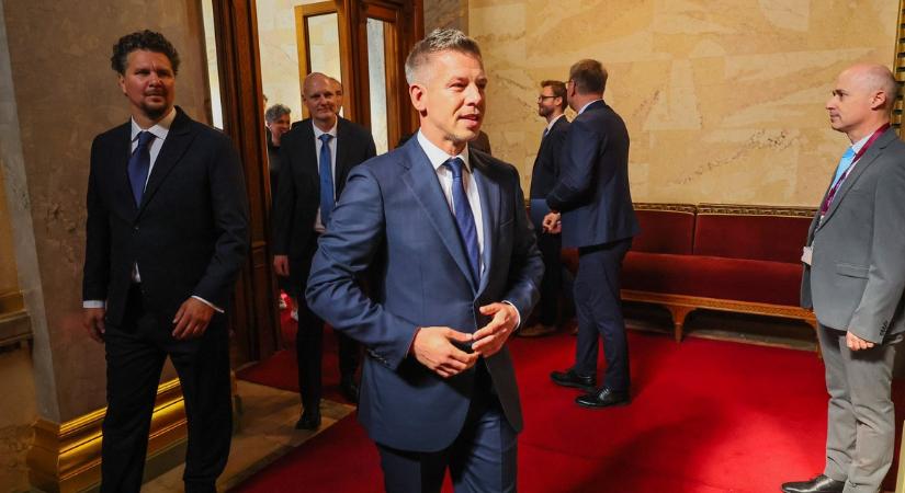 Magyar Péter megmutatta mik voltak a Kossuth téri buli legemlékezetesebb pillanatai - a legjobbakról fotót posztolt
