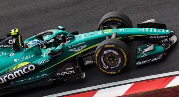 Alonso boldog, megszűnt az Aston Martin vibrációja