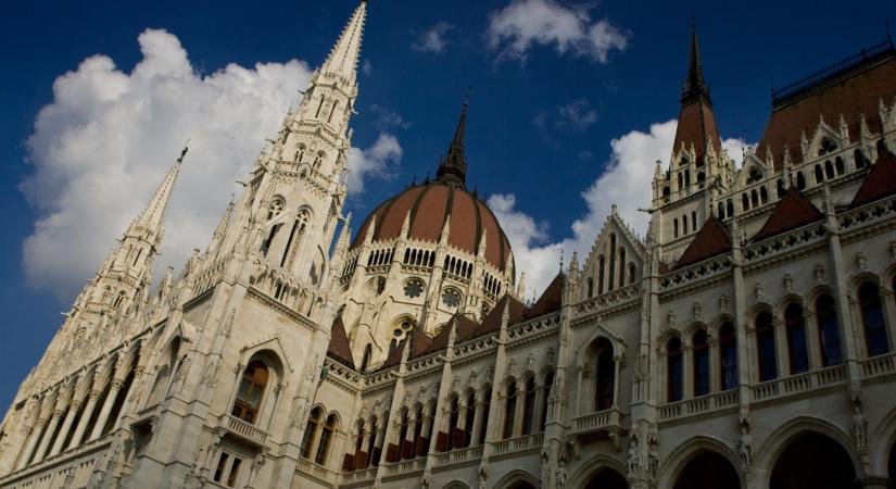 Ismerteti terveit Lannert Judit leendő oktatási miniszter a parlamentben - Élőben tudósítunk