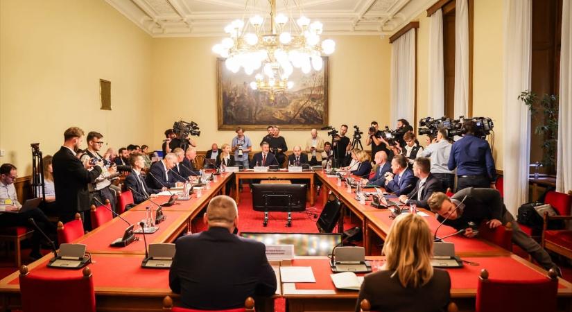 Néha a saját kormányától is védeni kell a katonát – mondta Ruszin-Szendi Romulusz a bizottsági meghallgatásán