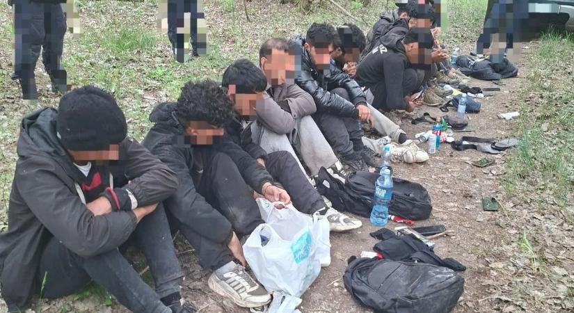 Tanyán bújtak el az illegális bevándorlók Ásotthalomnál