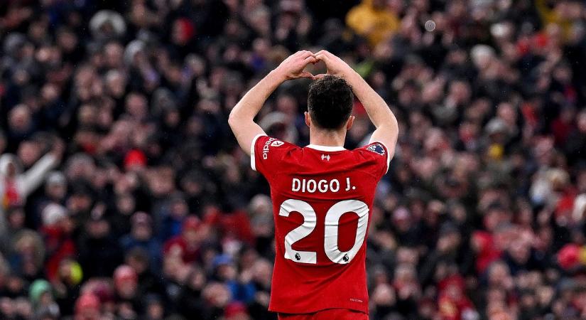 Leleplezte a Liverpool az autóbalesetben elhunyt Diogo Jota és testvére tiszteletére készülő emlékművet – fotók