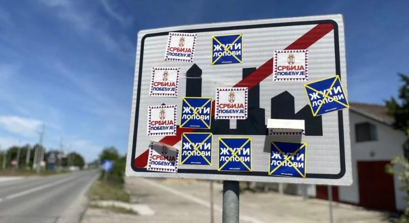 El kell távolítani a politikai tartalmú matricákat a Szabadka–Kelebia úton