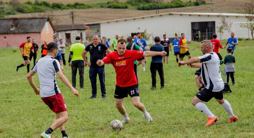 A futball ünnepe a szilágysági Dobán – XXII. Pünkösdi Focikupa Szilágysági Öregfiúknak