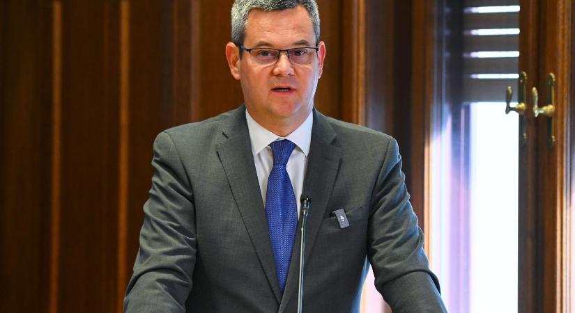 Megszólalt Takács Péter, miután Hegedűs Zsolt írástudó árulónak nevezte