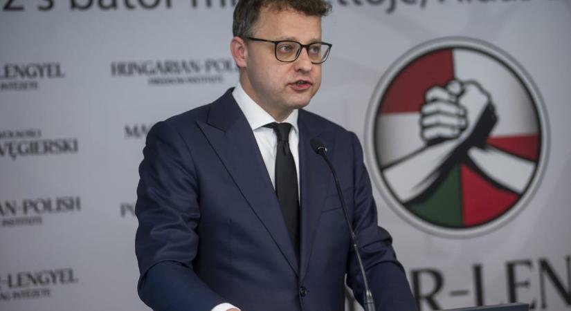 Nem csak Ziobro, az Orbán által befogadott másik lengyel politikus is az USA-ba szökhetett