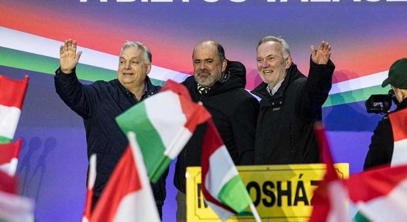 Lelkészből lett fideszes politikus a bilincsben elvezetett Bóna Zoltán, akinek pár hete még Orbán Viktor és Lázár János is kampányolt