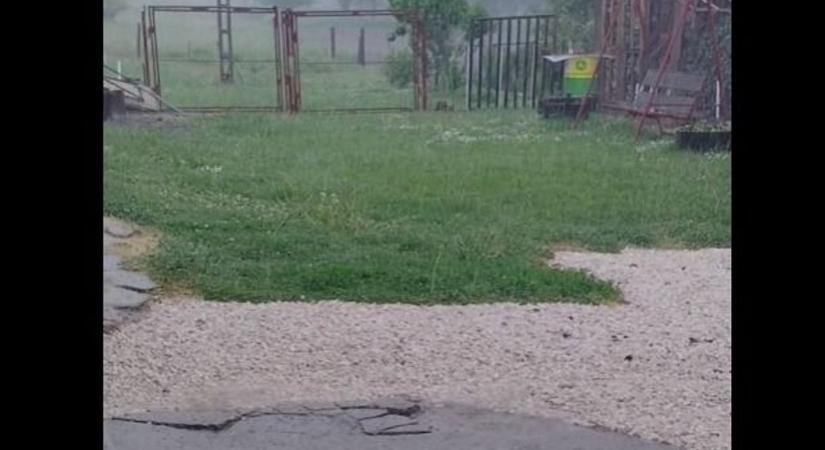 VIDEÓ - Jégesővel érkezett a vihar Baranyába, ez még csak a kezdet!