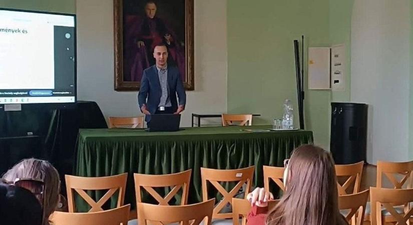 Nem csak a könyvekből tanulnak: titkokat és trükköket lestek el a rendőröktől a szegedi hallgatók