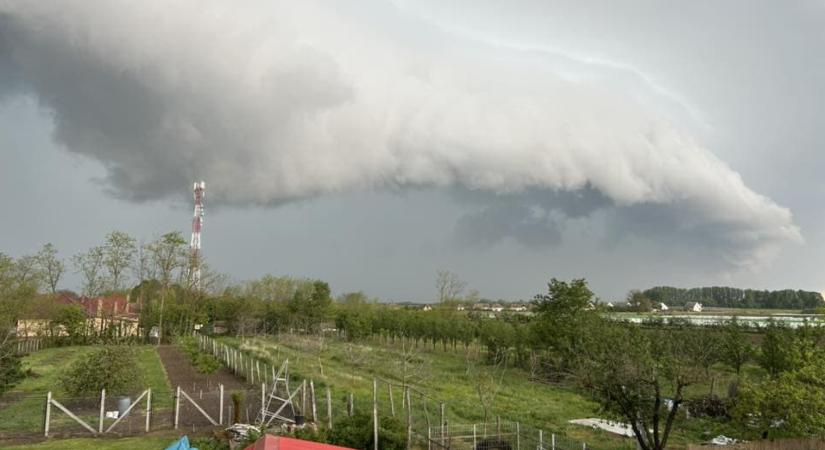 Peremfelhős zivatarlánc vágtatott át a Nyírségen