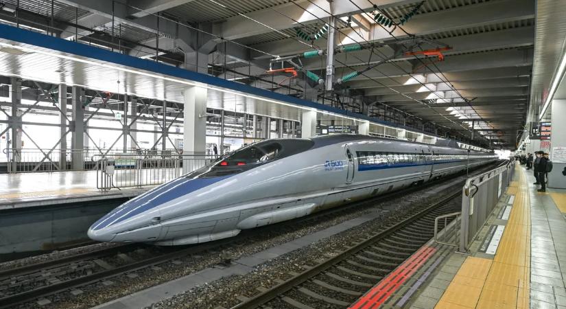 Furcsa szag miatt kellett kimenekíteni egy japán vonat utasait