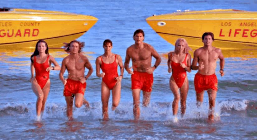 A premierhónappal együtt megérkezett az első hivatalos kép a Baywatch rebootjából, rajta a tökéletes testű vízimentő főhősökkel