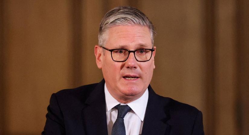 Keir Starmer kétségbeesetten kapaszkodik, miközben saját pártja már a távozását követeli