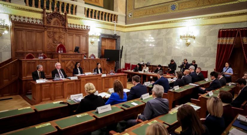Az Orbán-kormány gyanús ügyeinek kivizsgálása, legális Pride, a notórius gyorshajtók durvább büntetése – ezek a Tisza minisztereinek ígéretei