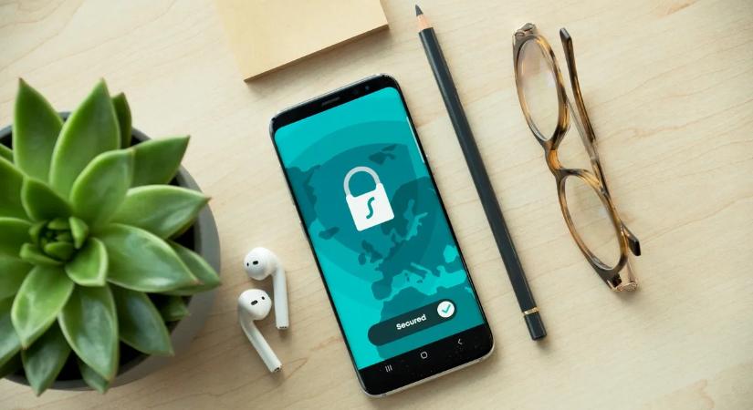 7,3 millióan dőltek be a titkos kémkedést ígérő mobilappoknak