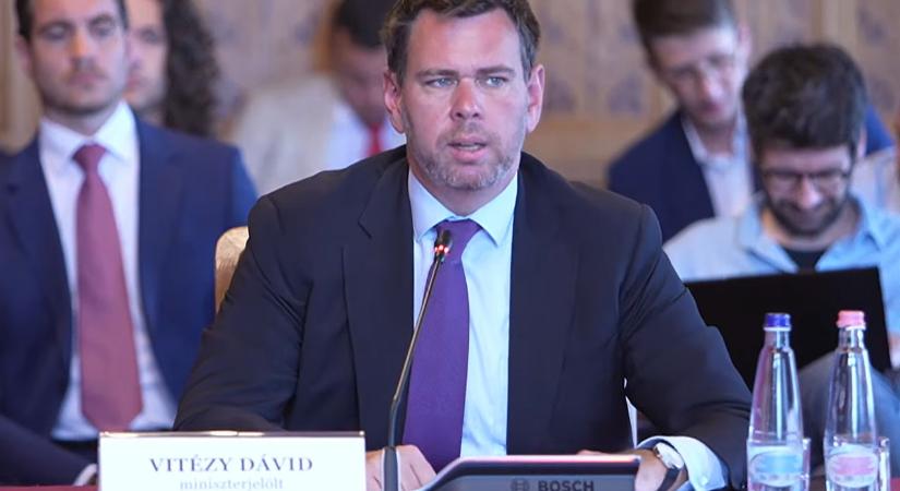Vitézy Dávid portfóliójához tartozik majd a hazai repülőterek működtetése