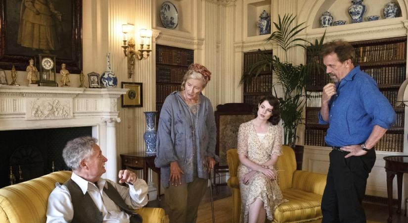 Üzenem Evansnek – Hugh Laurie és békebeli bűnügyek