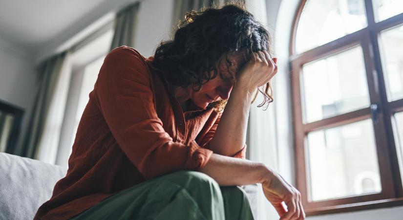 Ezt azonnal nézd meg magadon: apró jelre sokan azt hiszik vitamin hiány, súlyos bajra utalhat
