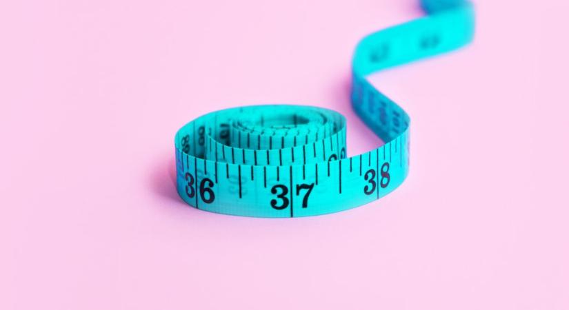 Mire valók a kis rombuszok a mérőszalagokon? 48,7-49,5 centiméterenként fordulnak elő