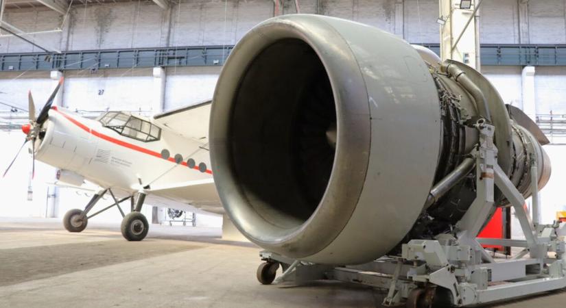 Hatalmas Rolls-Royce-ot kapott a Közlekedési Múzeum