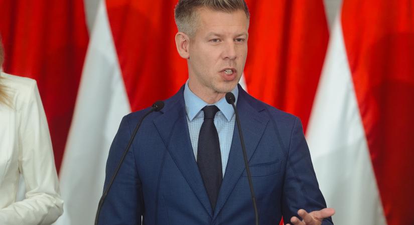 Magyar Péter éjszakai tárlatvezetést tartott a Karmelitában és kőkemény utasítást küldött a leköszönő minisztereknek