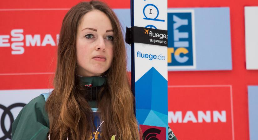 Se bugyi, se más, teljesen pucéran fotózták le a strandon a világbajnok sportolónőt