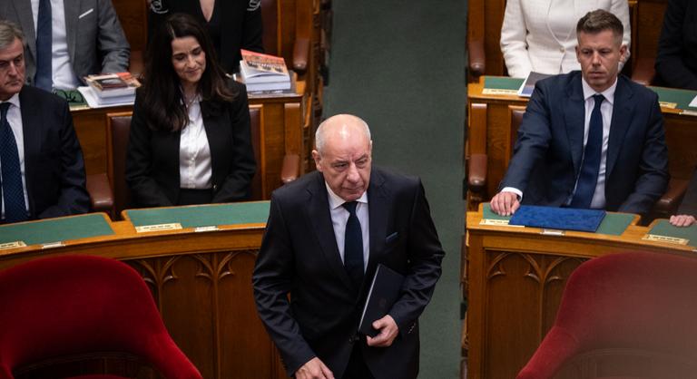 Magyar Péter megkérte Sulyok Tamást, ne szerepeljen a Tisza-kormány fotóin