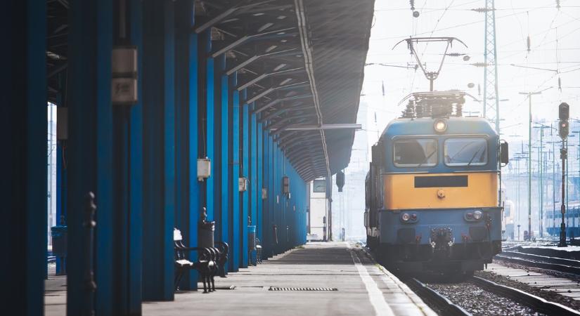 Lecsapott a vihar: komoly fennakadások nehezítik a vasúti közlekedést az ország több pontján