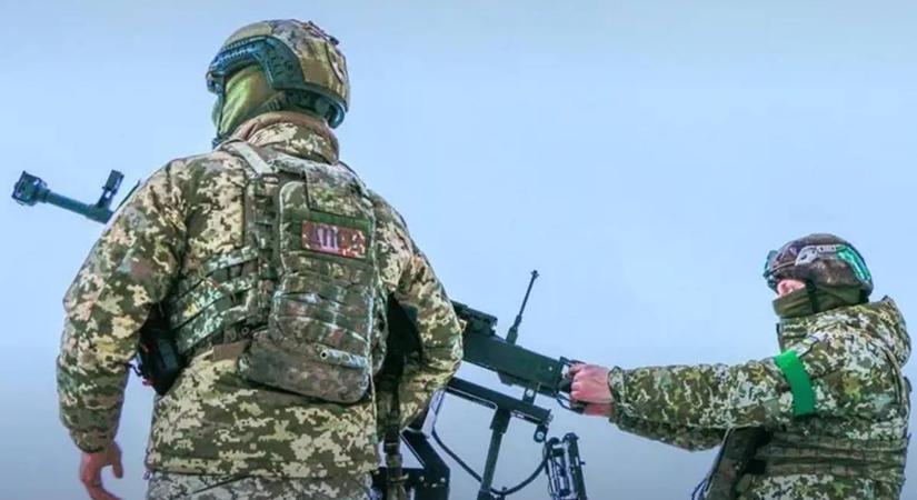 Kormányzói hivatal: többen megsebesültek az orosz erők csapásaiban a dél-ukrajnai Herszonban